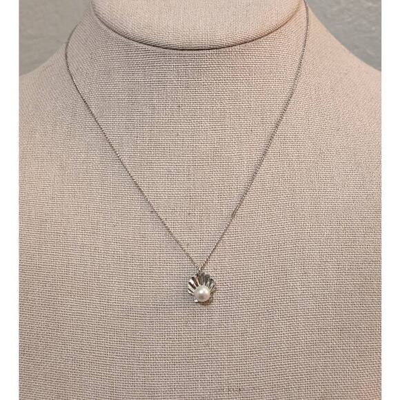 Delicate Vintage 16" Sterling Chain & Pearl in Sterling Shell Necklace - Picture 1 of 9